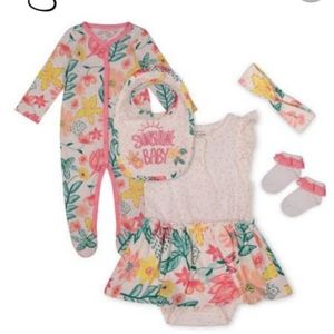 ☀️ Jessica Simpson 5 piece Layette Set